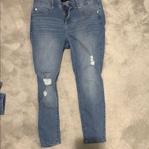 Stonewashed distressed jeans